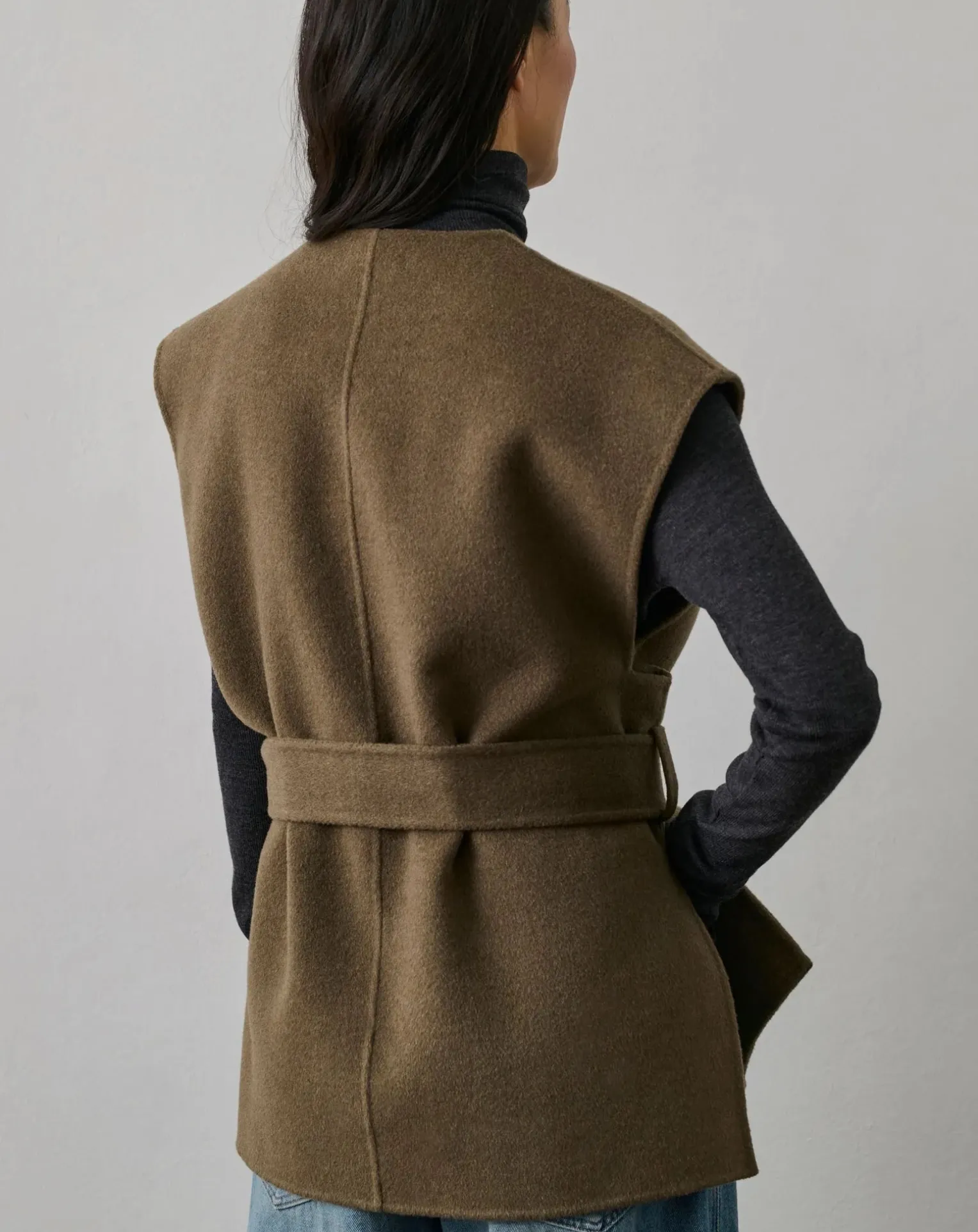 Evasion Wool Sleeveless Jacket