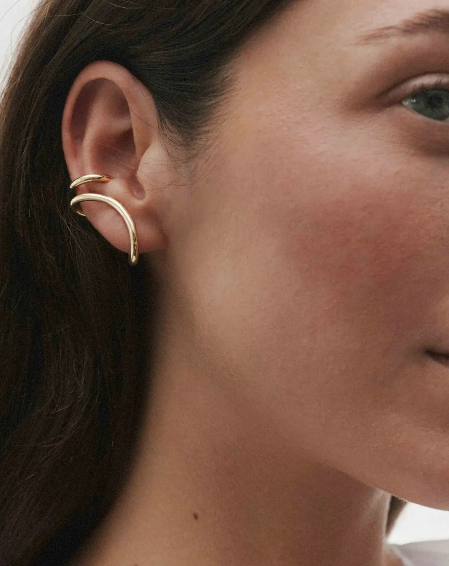 Gold-plated Echo left earcuff