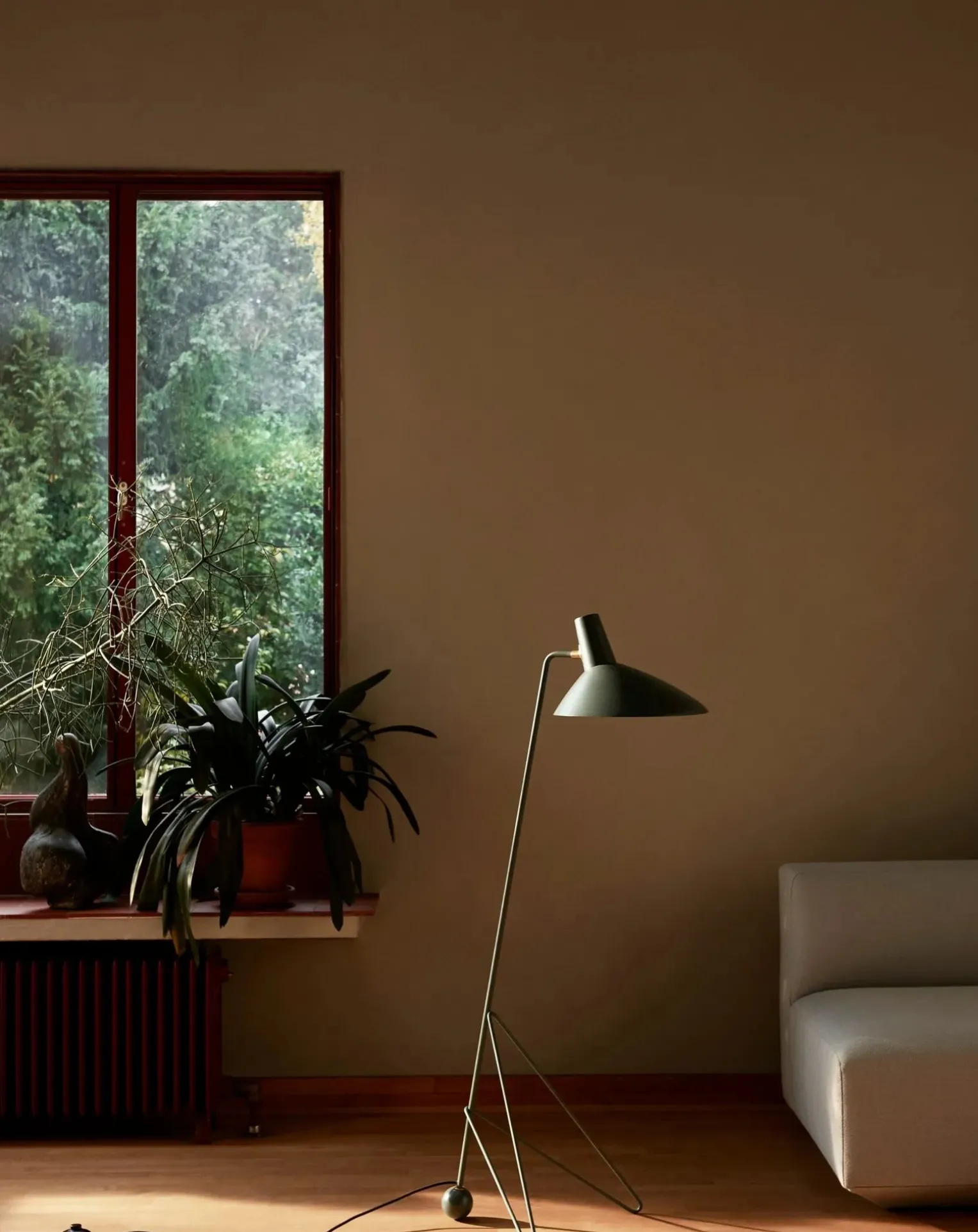 HM8 Tripod floor lamp, Hvidt & Mølgaard