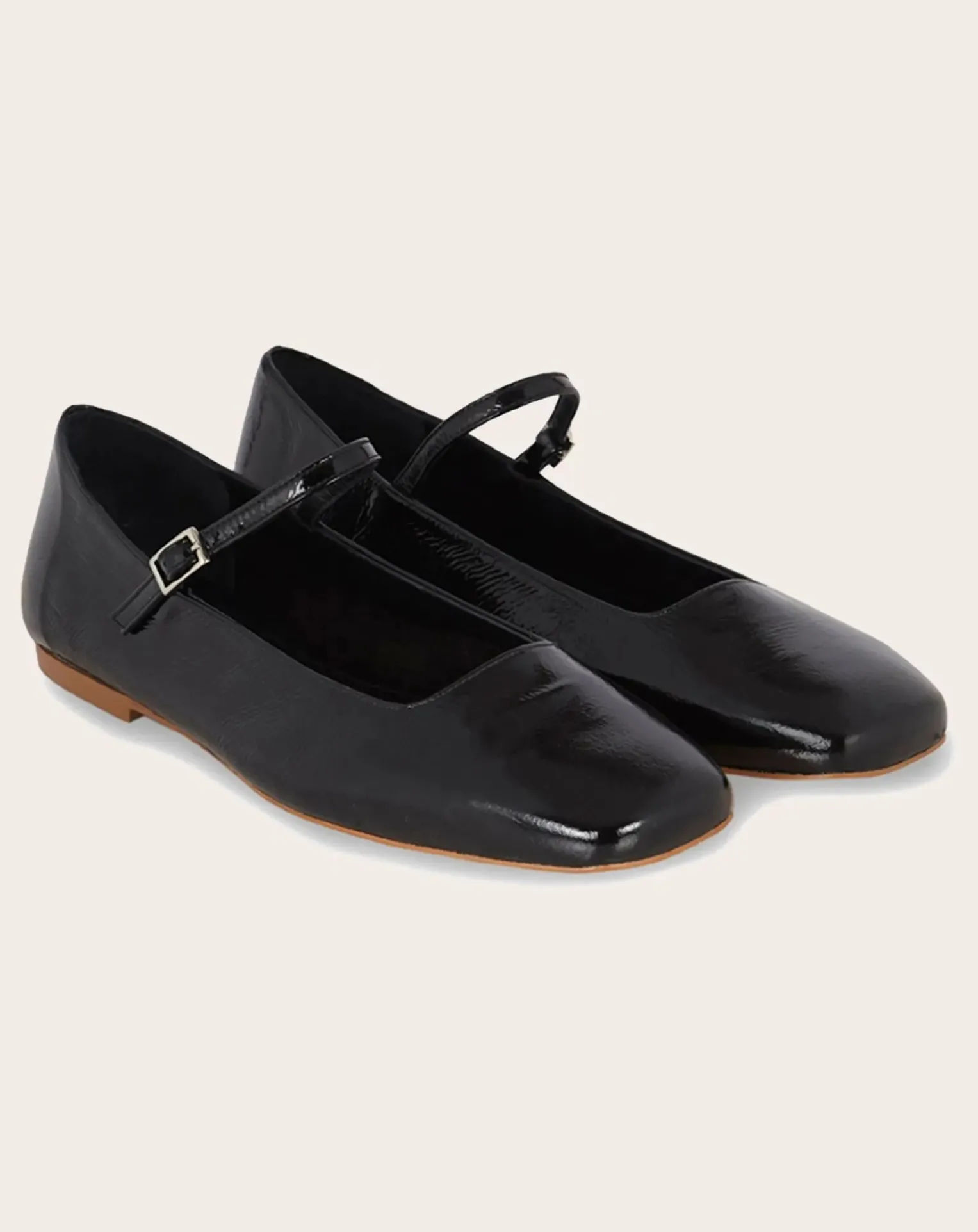 Julieta patent ballerinas