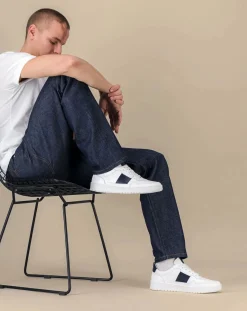 Low sneakers in grained leather