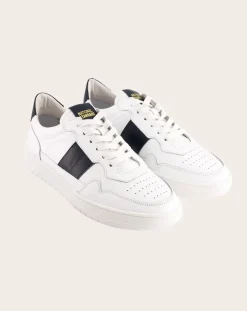 Low sneakers in grained leather