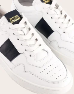 Low sneakers in grained leather