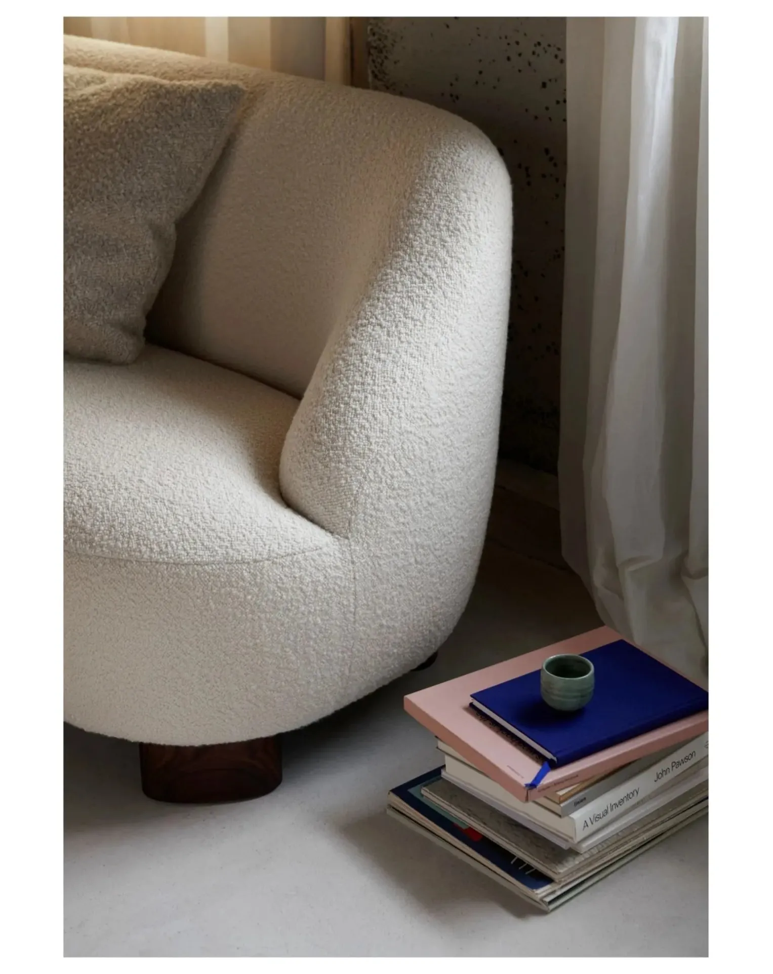 Margas LC3 2-Seater Sofa - Walnut Wood Legs