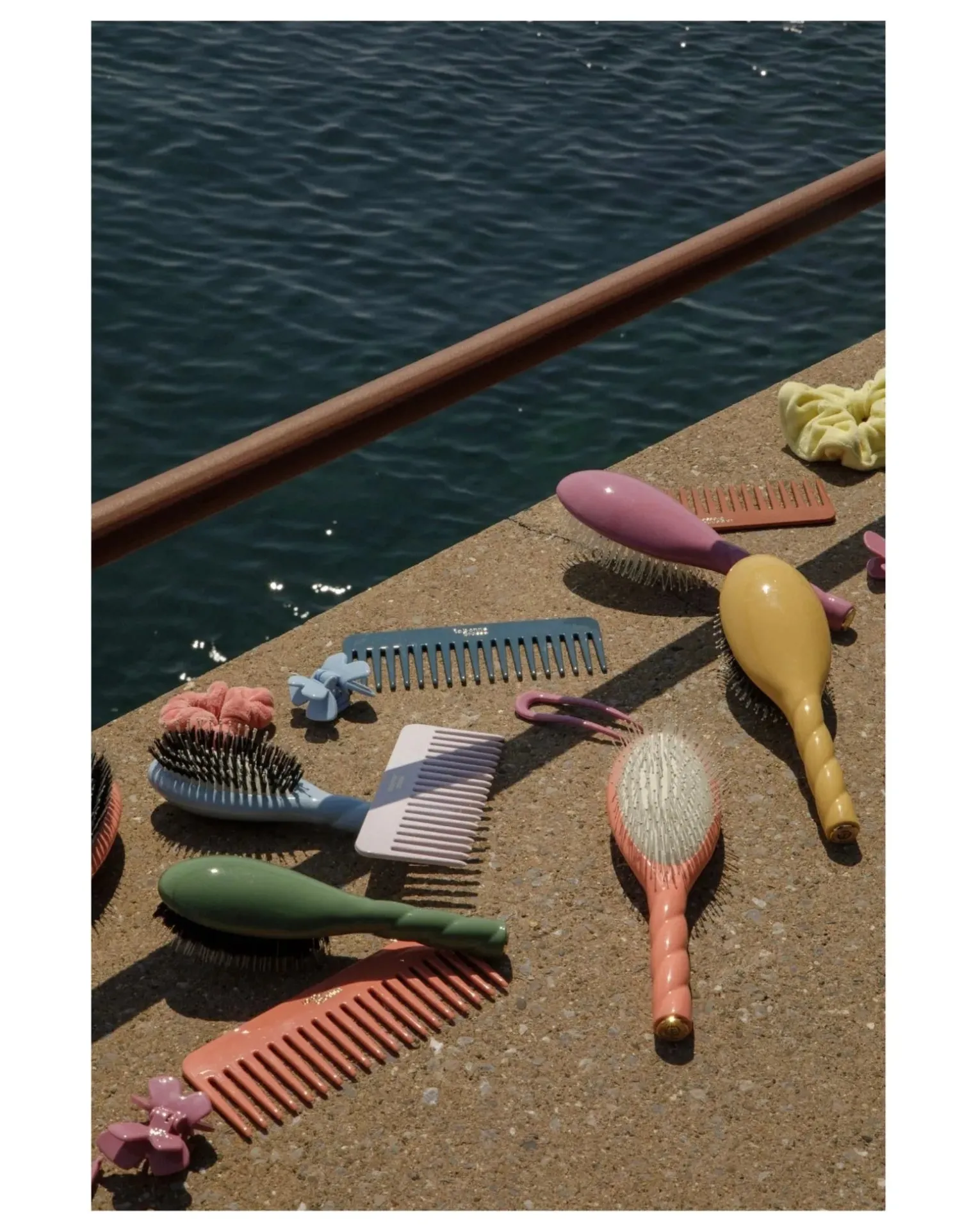 N°02 The Essential Petite Brush - Care & Detangling