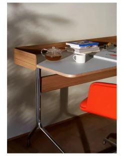 Pavilion AV17 Desk, Chrome Base