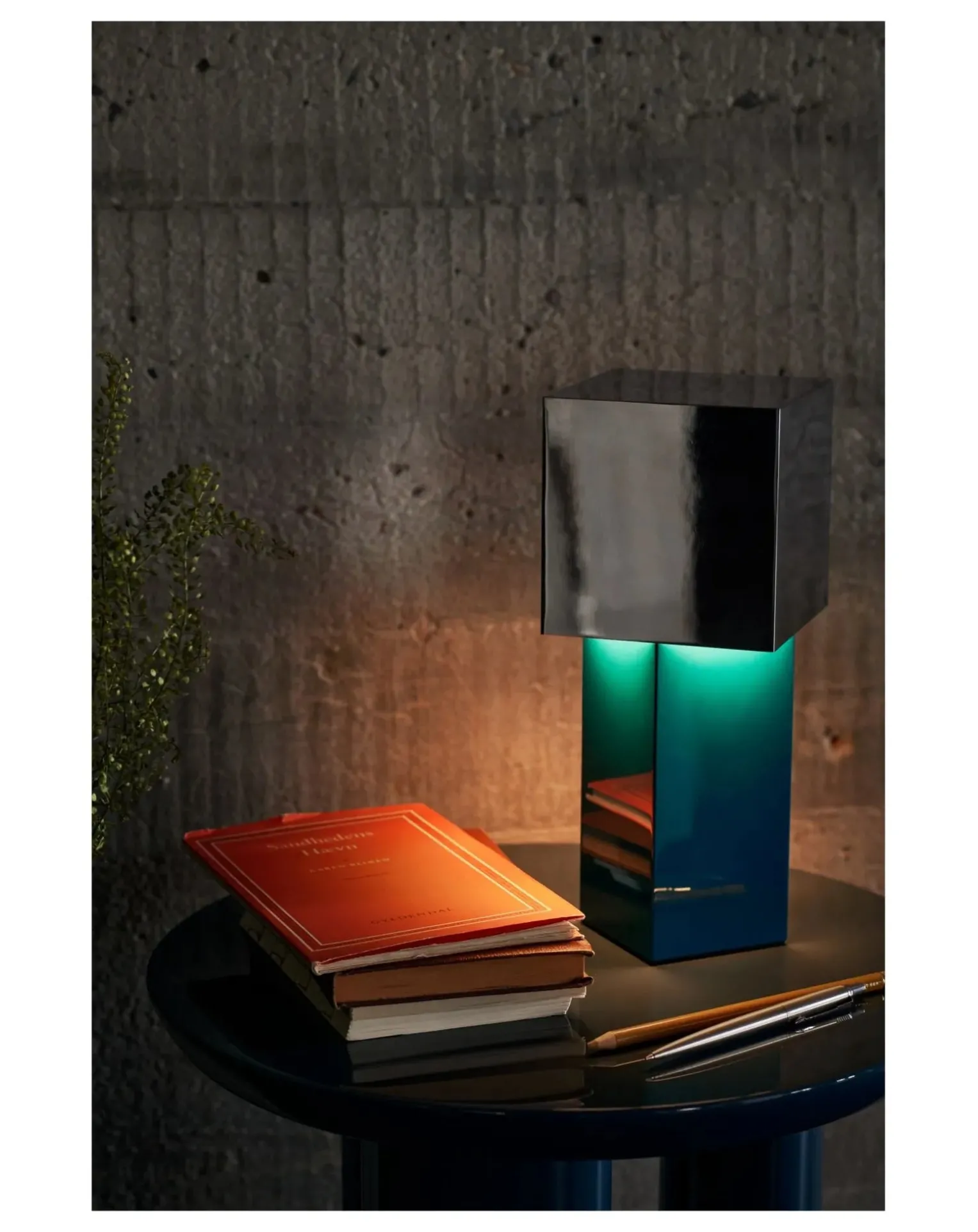 Pivot table lamp