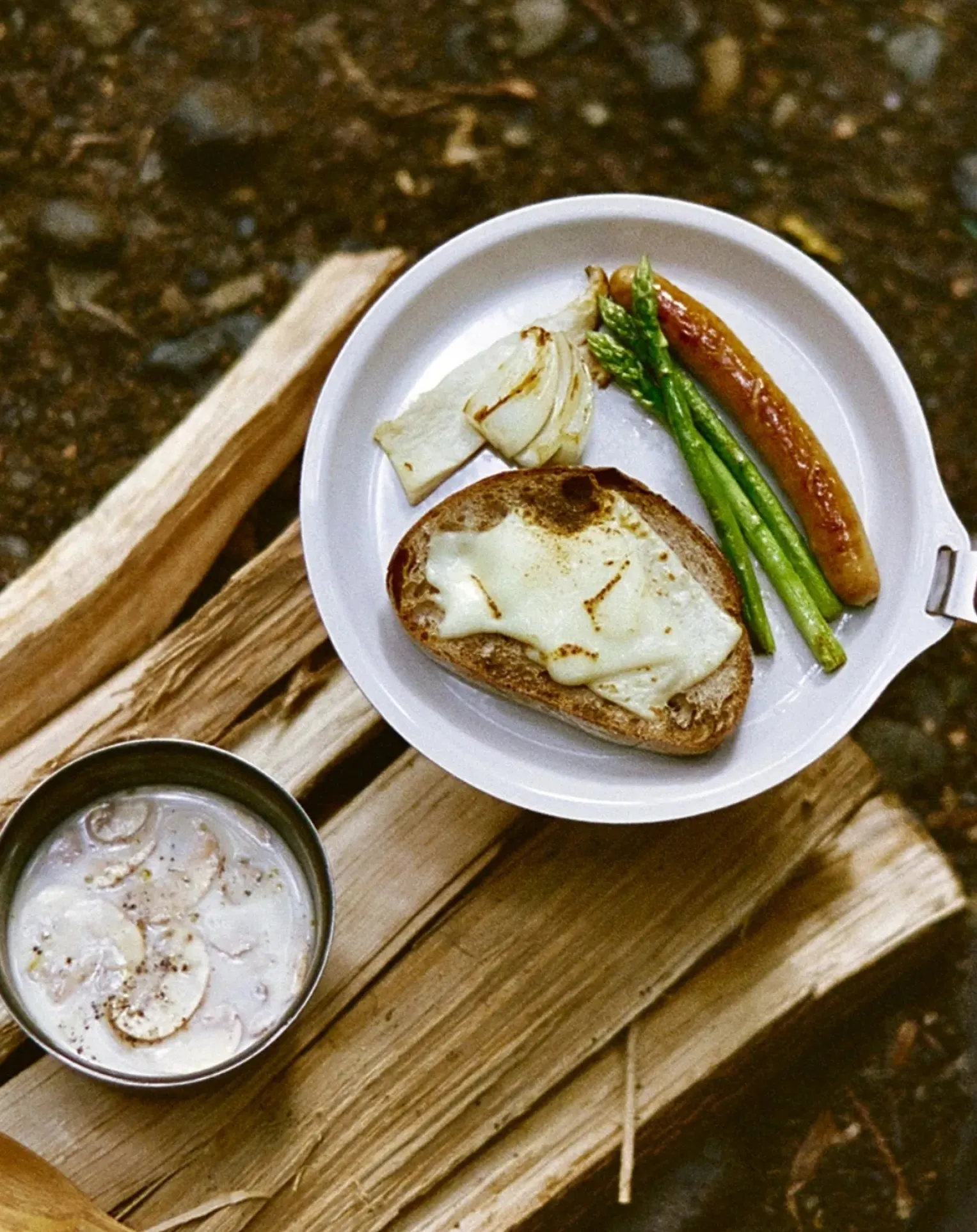Tasse en émail Foris