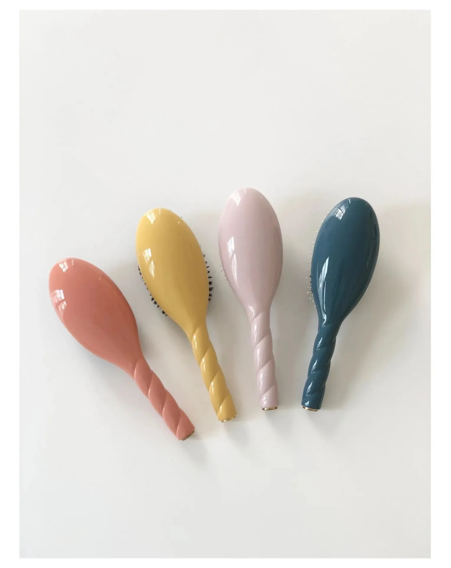 The All-Rounder N°01 Hairbrush - Care & Shine